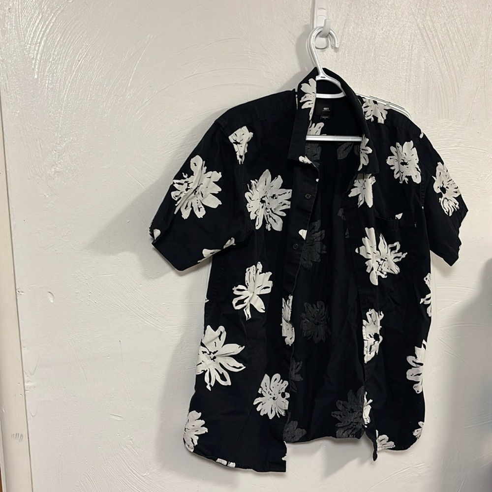 Men’s obey large black and white Hawaiian short sleeve button up shirt